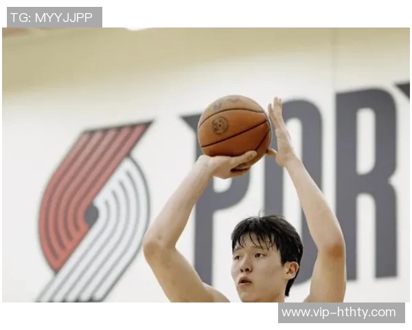 开拓者球迷嘉年华对抗赛黑队险胜白队杨瀚森队友夏普荣膺MVP称号 开拓者球迷嘉年华对抗赛黑队险胜白队杨瀚森队友夏普荣膺MVP称号