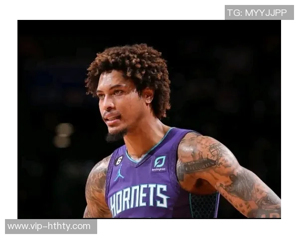 乌布雷半场表现全面贡献12分5板2助2断1帽展现全能实力 乌布雷半场表现全面贡献12分5板2助2断1帽展现全能实力