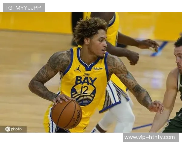 乌布雷半场表现全面贡献12分5板2助2断1帽展现全能实力 乌布雷半场表现全面贡献12分5板2助2断1帽展现全能实力