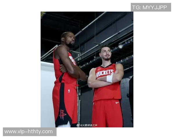 火箭备战雷霆杜兰特申京贾巴里同框训练照引发球迷热议 火箭备战雷霆杜兰特申京贾巴里同框训练照引发球迷热议